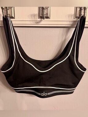 ALO Yoga Airbrush Heartthrob Sports Bra